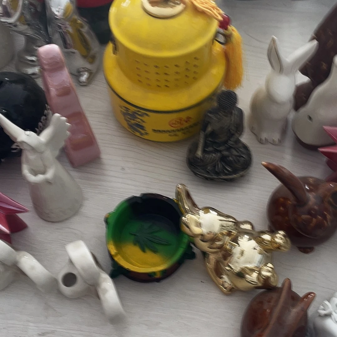 摆件艾***生微瑕。