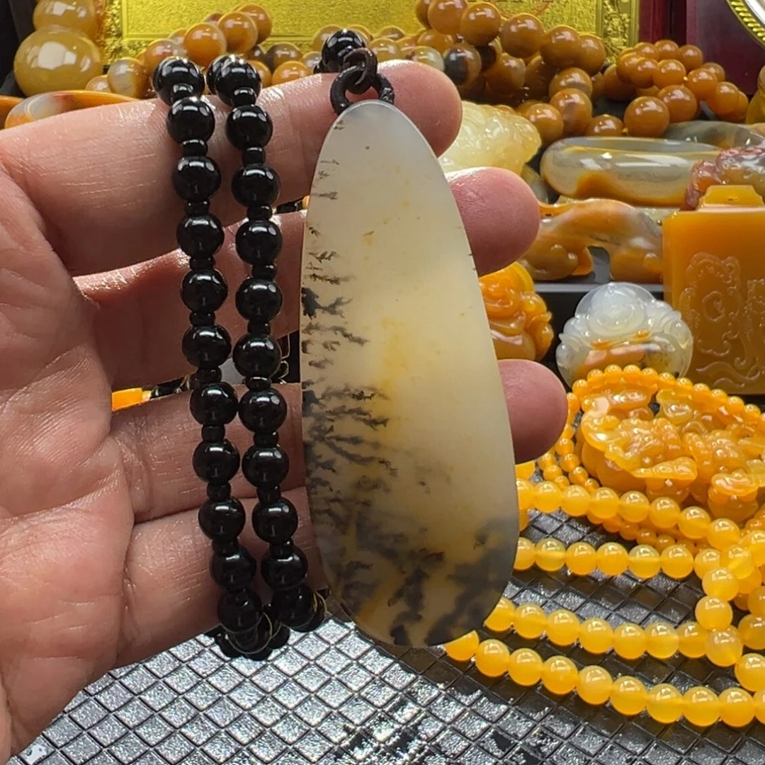 石英质玉未镶嵌颈饰