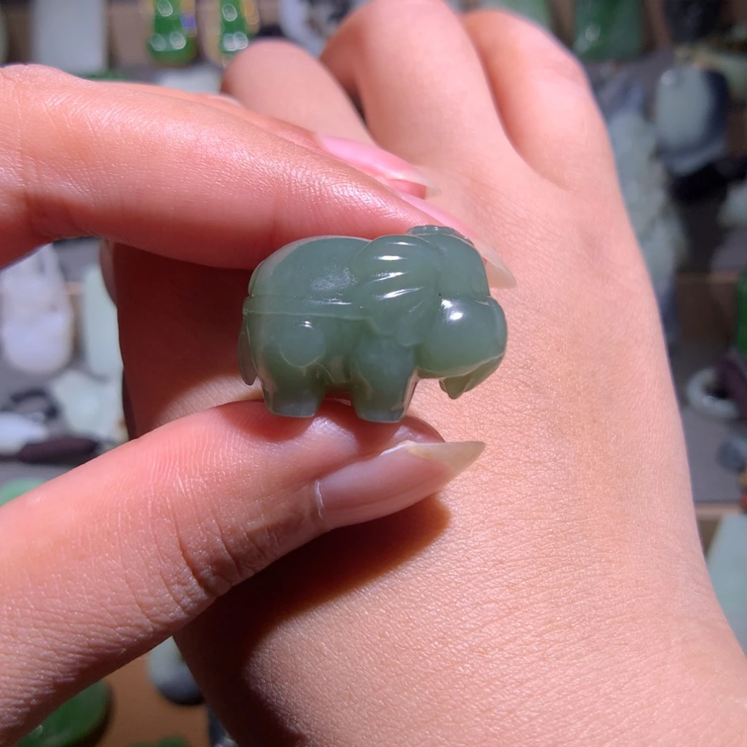 静***开和田玉未镶嵌颈饰