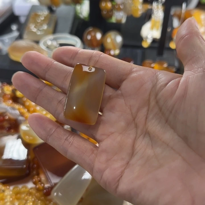 小***果玛瑙/玉髓颈饰未镶嵌