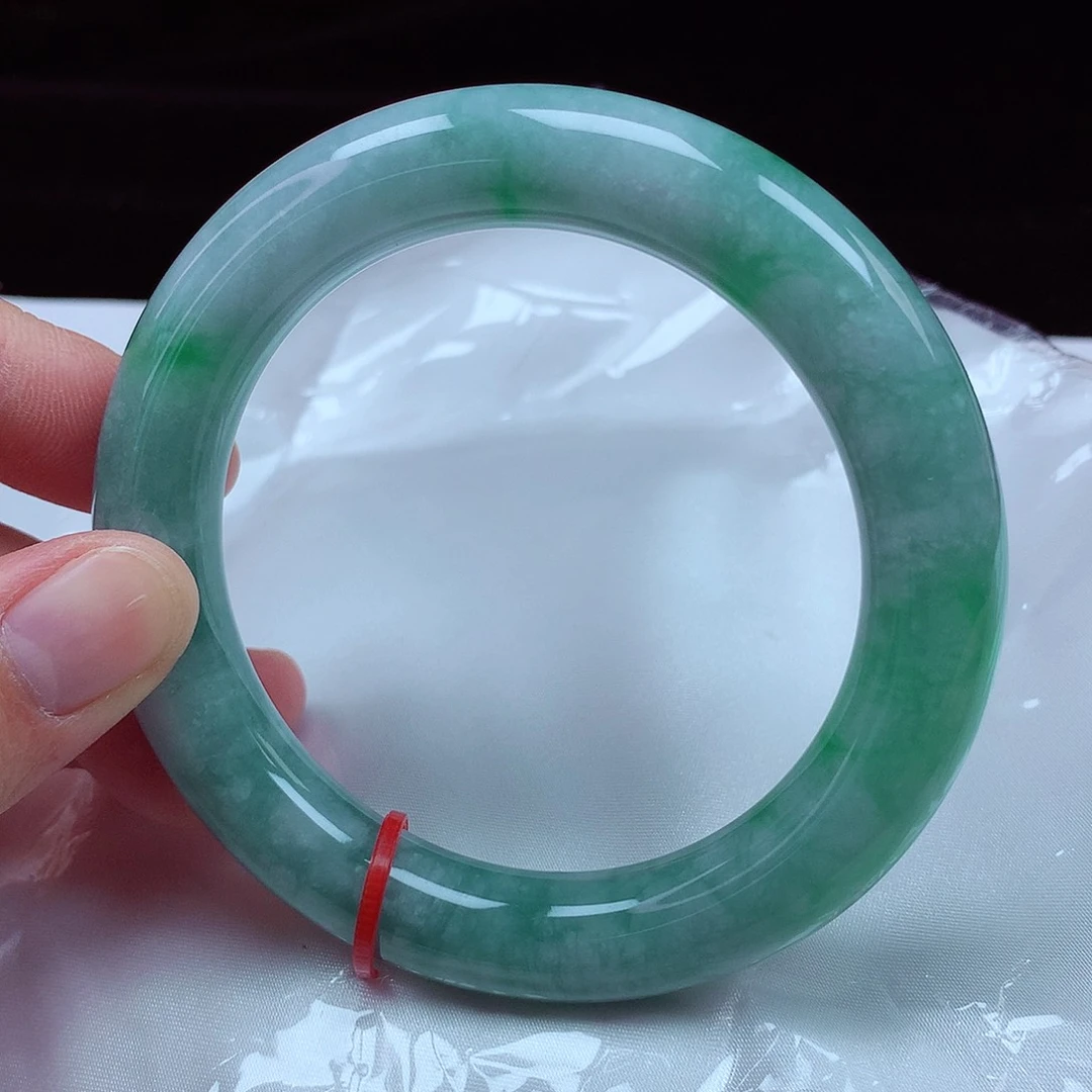 翡翠手镯（圆镯）未镶嵌61圈