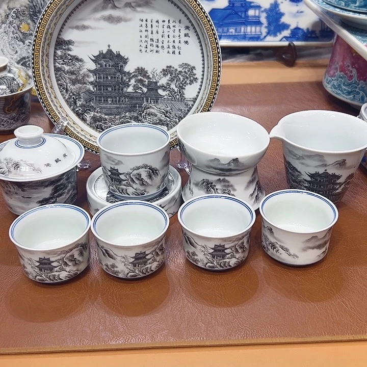 摆件陶景德镇陶瓷艺术展在上海举办期间举行的全国