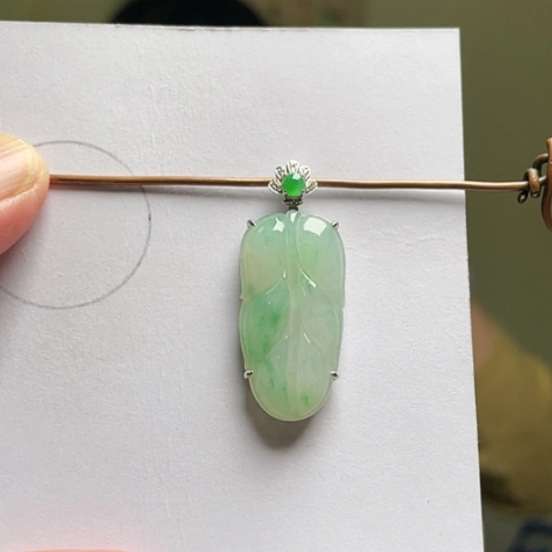 【闪购商品】吊坠(不含链)18K金镶嵌翡翠