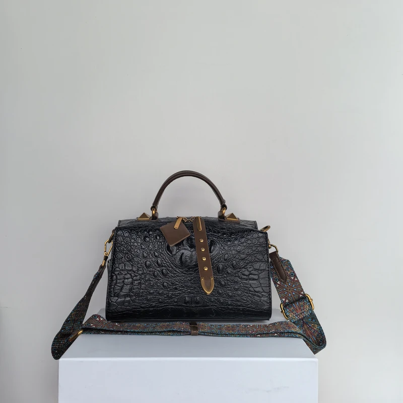 2025新款黑色鳄纹枕头包7899黑色03