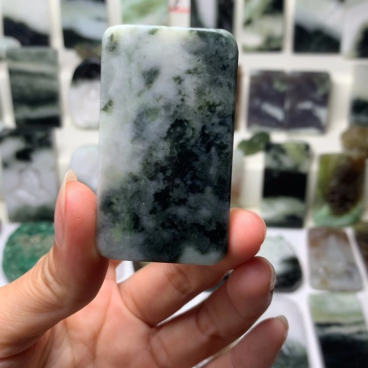 独山玉未镶嵌颈饰