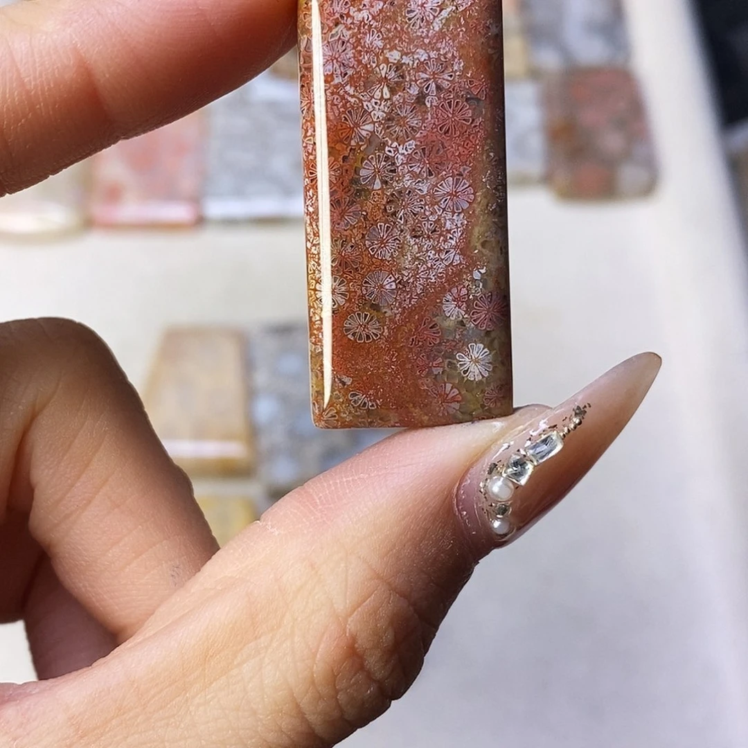 查罗石合金颈饰今****天