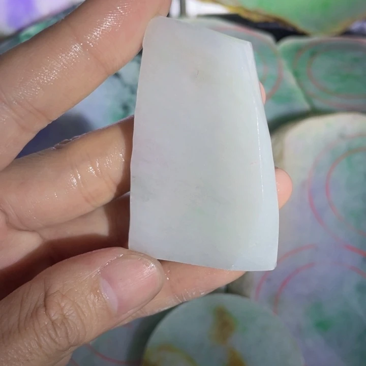 翡翠未镶嵌挂件片料