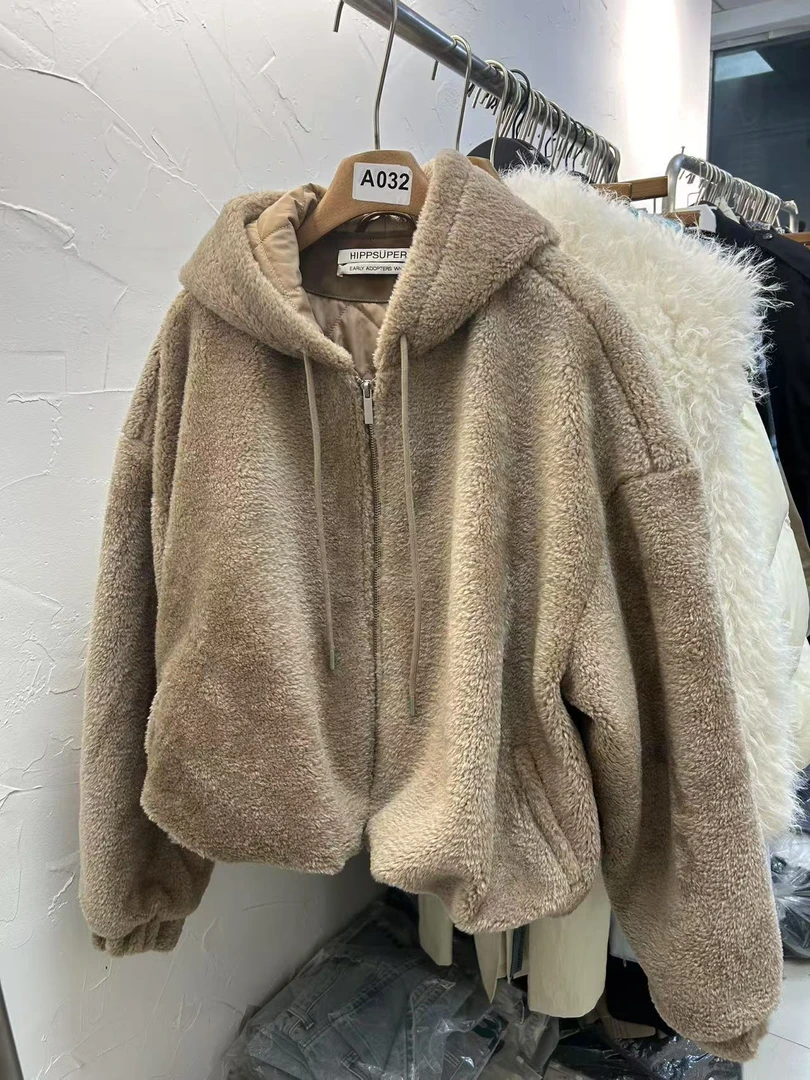 深圳南油新款 卡其色连帽毛茸茸休闲外套