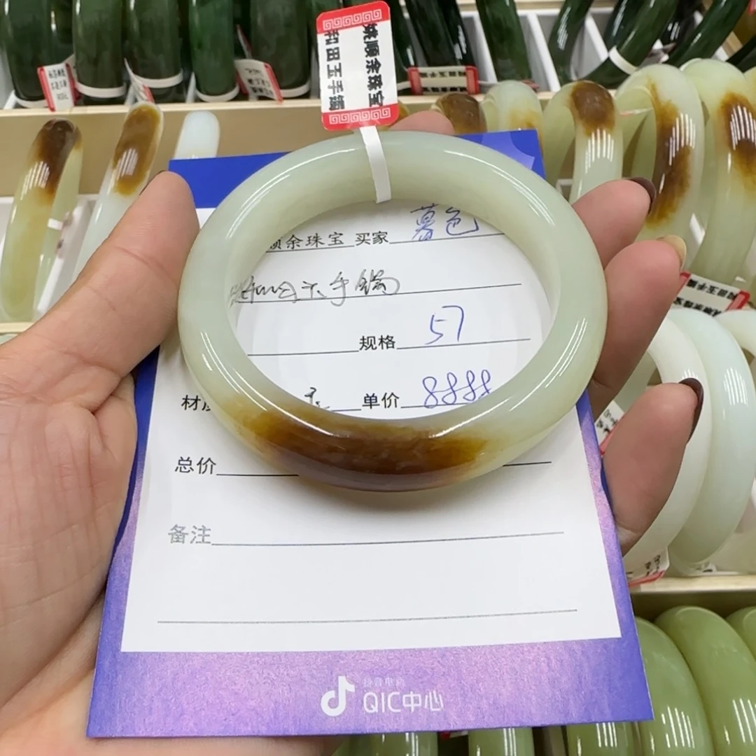 未镶嵌手镯和田玉暮*