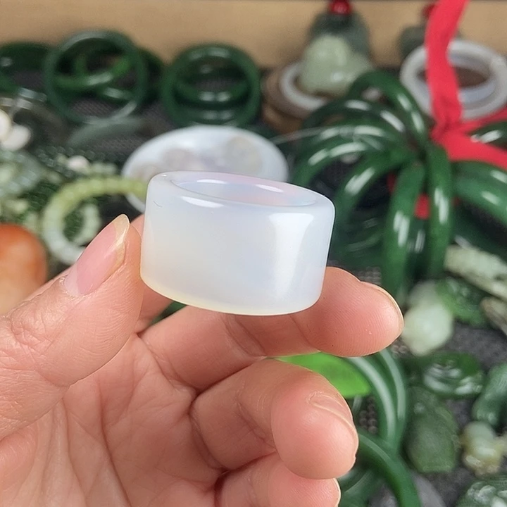 透闪石质玉未镶嵌戒指