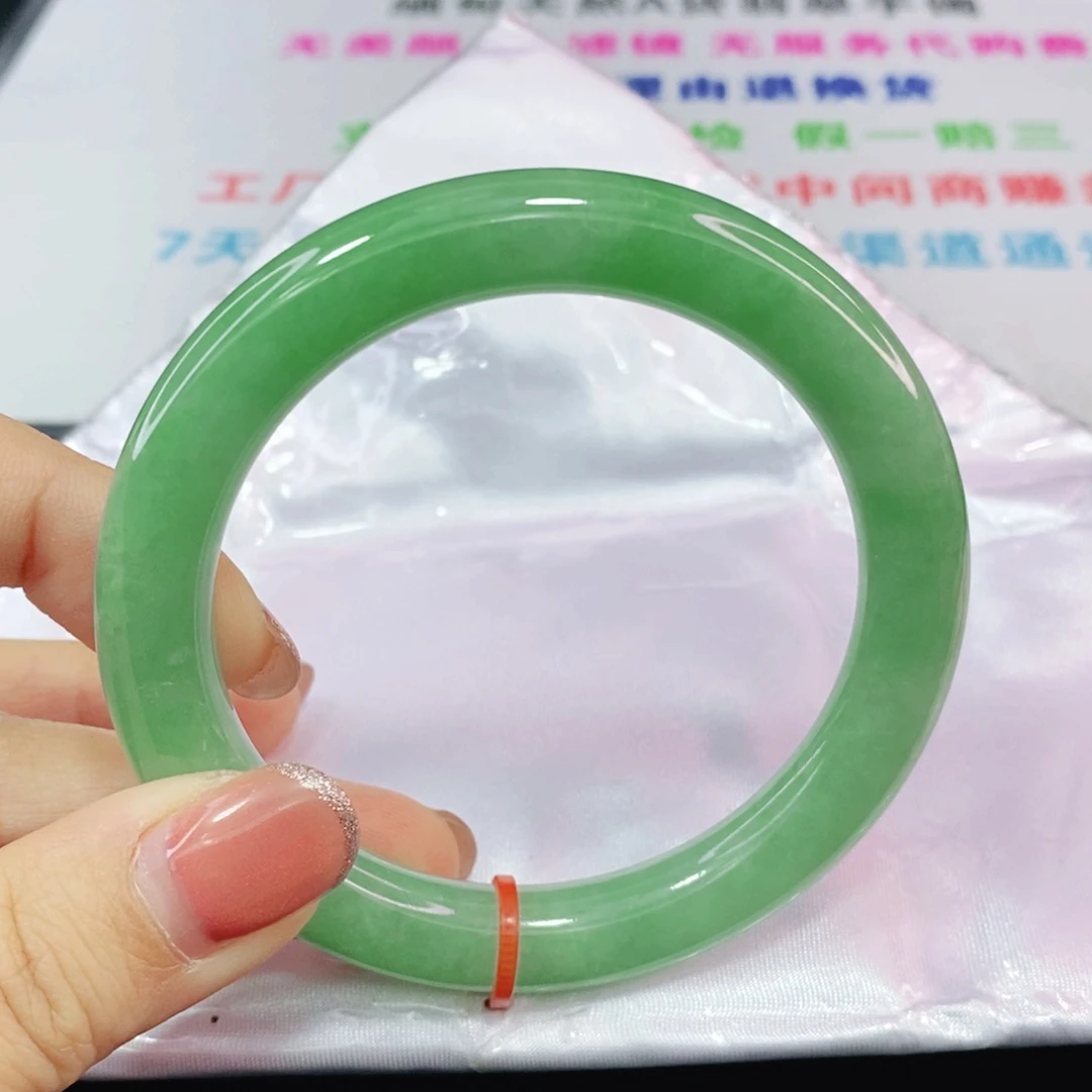 未镶嵌手镯（圆镯）翡翠57圈
