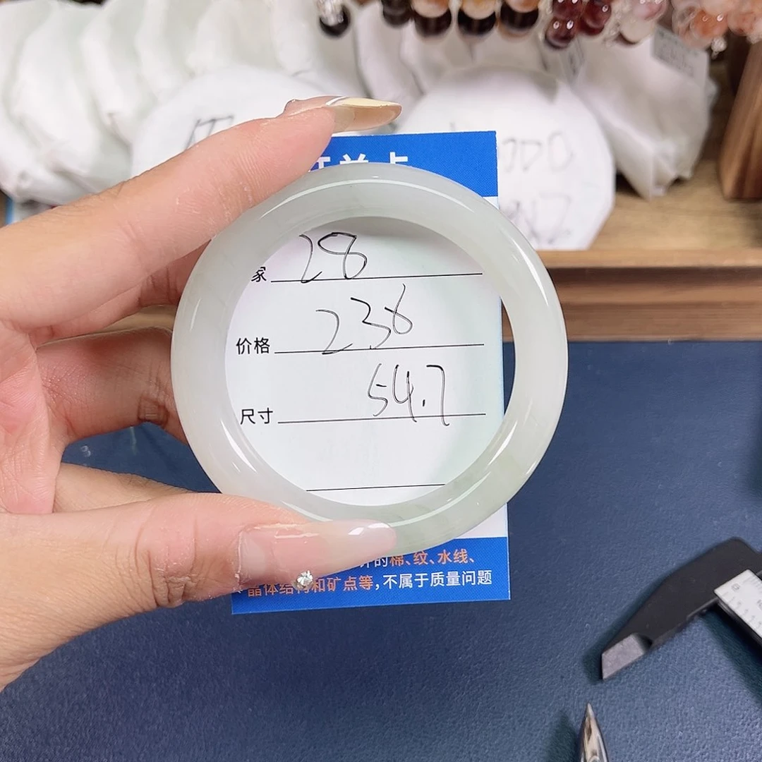 石英质玉手镯未镶嵌54圈