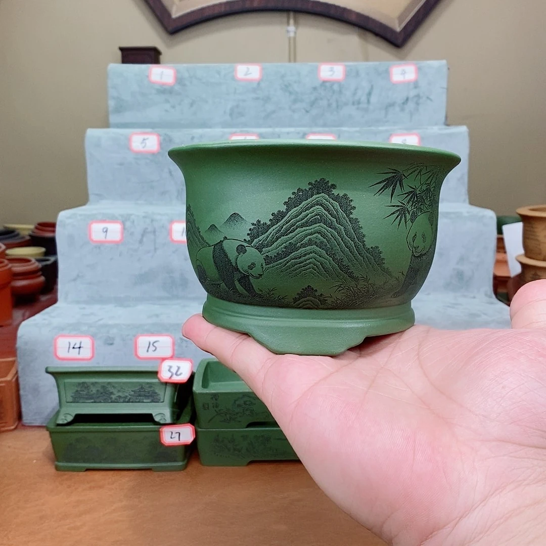 紫砂花盆我在看书