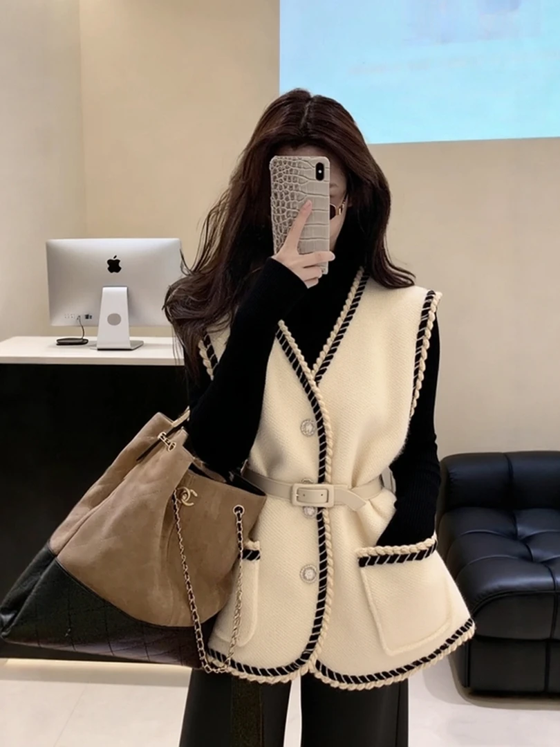 马甲2025新款今年流行爆款超火小香风气质叠穿巨好看白色针织外套