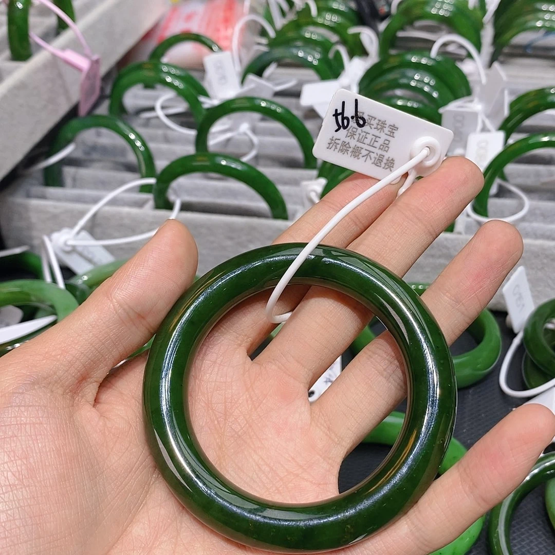 和田玉（碧玉）未镶嵌手镯