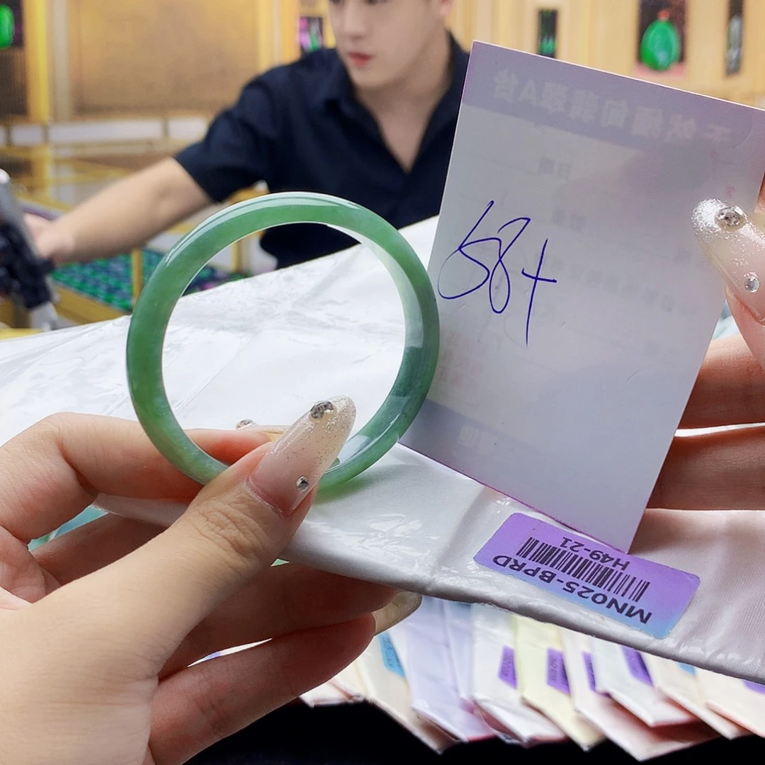 翡翠手镯未镶嵌0099……