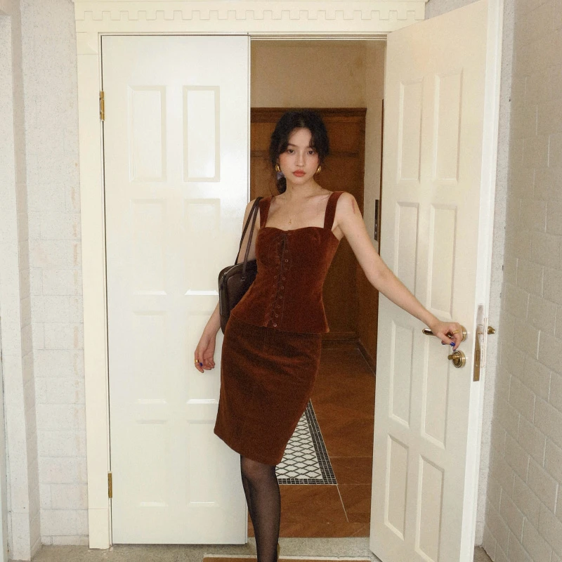 酒午自制【尘外】港风复古秋季灯芯绒高腰显瘦包臀半身短裙KLF3765