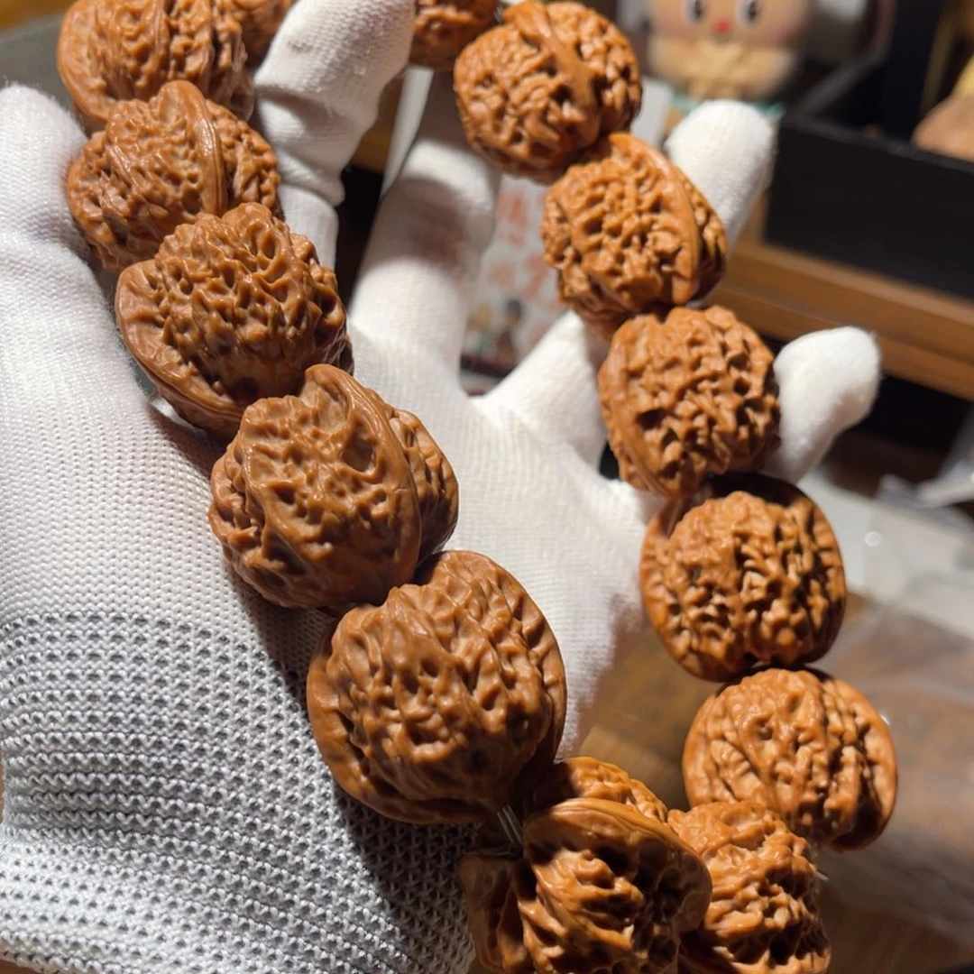 文玩核桃把件美***鸭30 左右刀子串，不退不换。