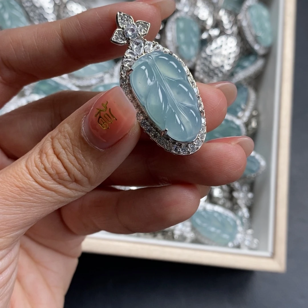 翡翠颈饰未镶嵌翡翠