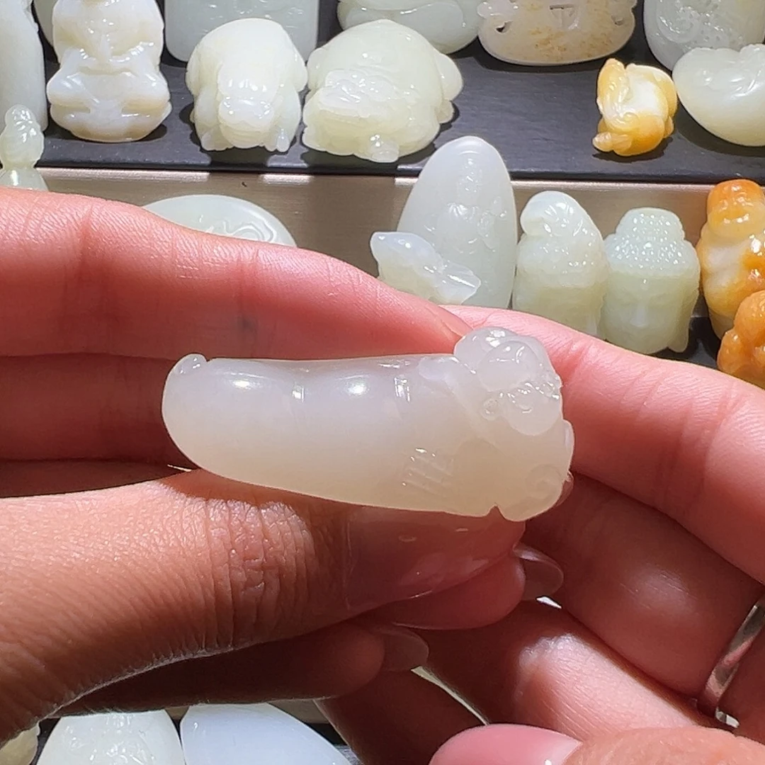 好***体和田玉未镶嵌颈饰