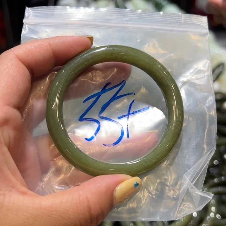 和田玉手镯未镶嵌阿*