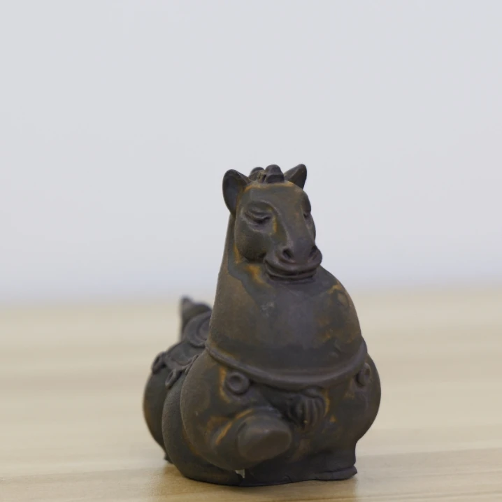 铸铁创意中式唐马潮玩室内怀旧桌面动物摆件手工茶宠装饰工艺