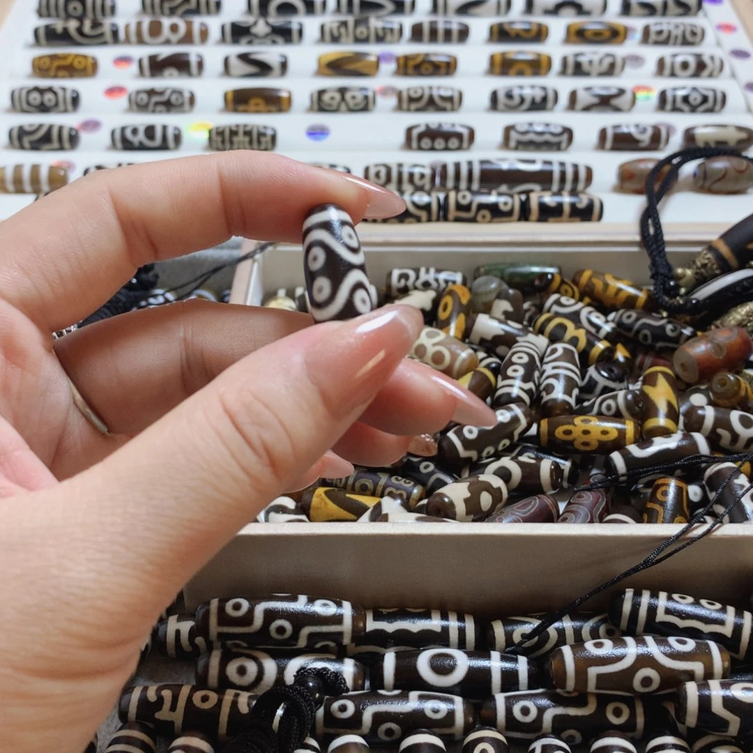 未镶嵌颈饰玛瑙/玉髓娜**文