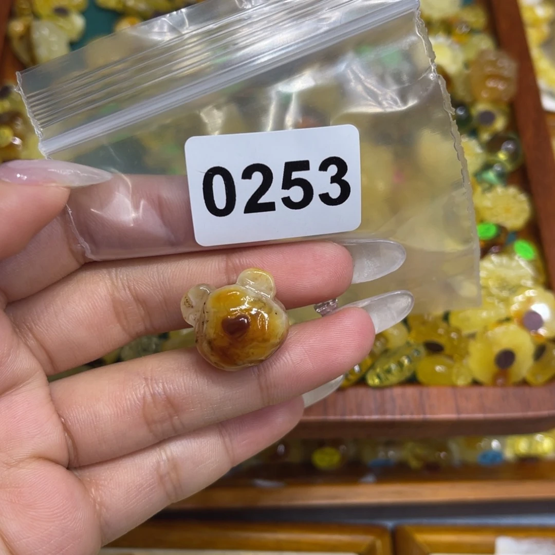 琥珀珠宝奇石未镶嵌