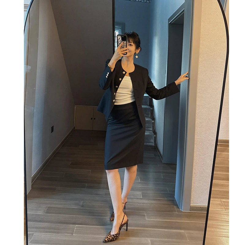 黑色气质高级感西装圆领单排扣收腰显瘦短款外套半身裙时尚套装女