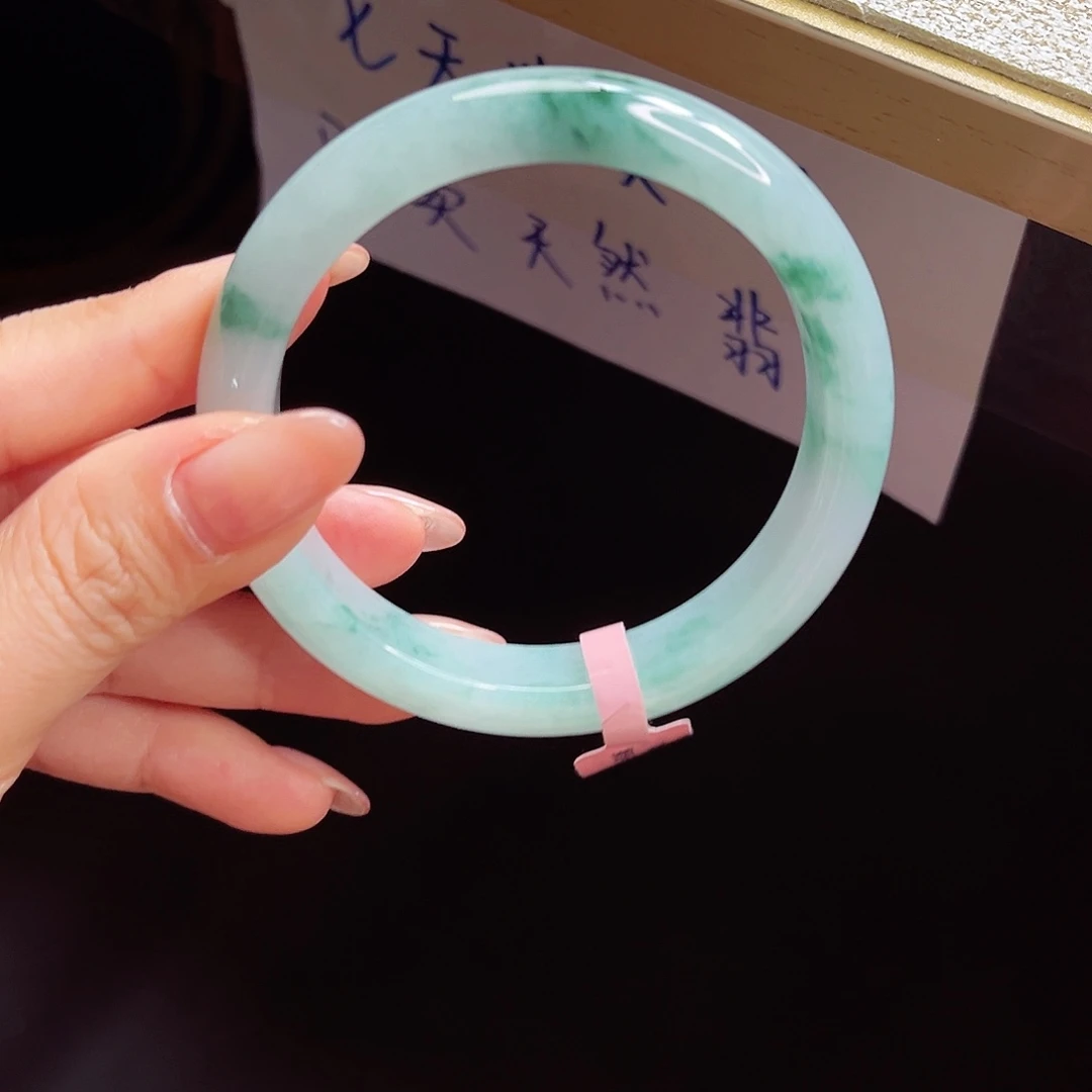 翡翠手镯未镶嵌手镯