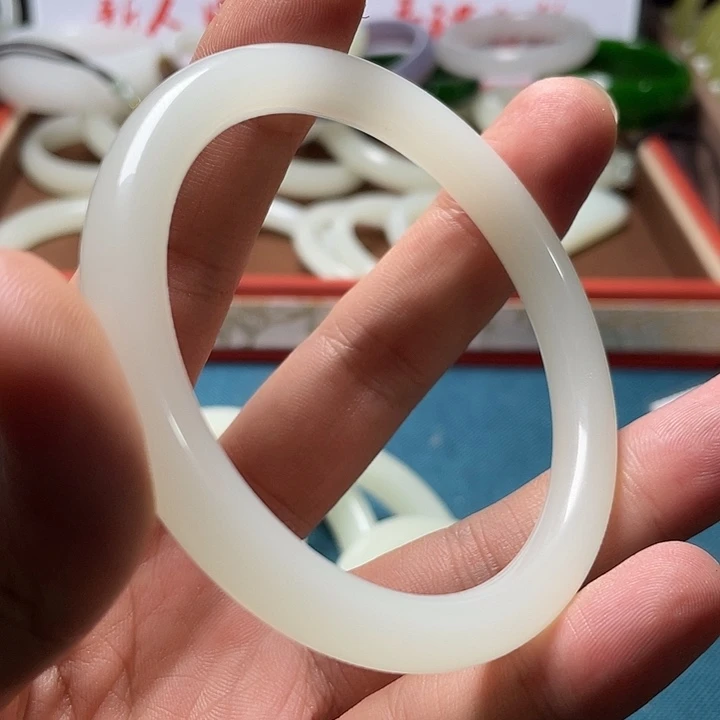 56圈口细圆条美人手镯