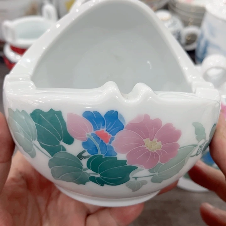 壶釉下五彩的瓷器和瓷器