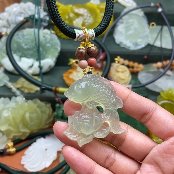 蛇纹石玉合金吊坠