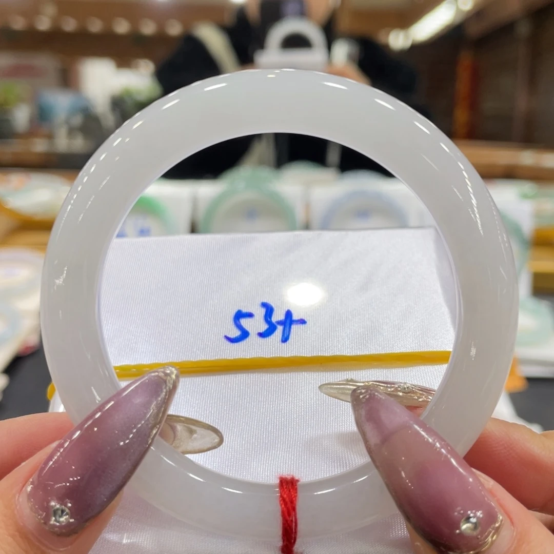 翡翠手镯未镶嵌翡翠