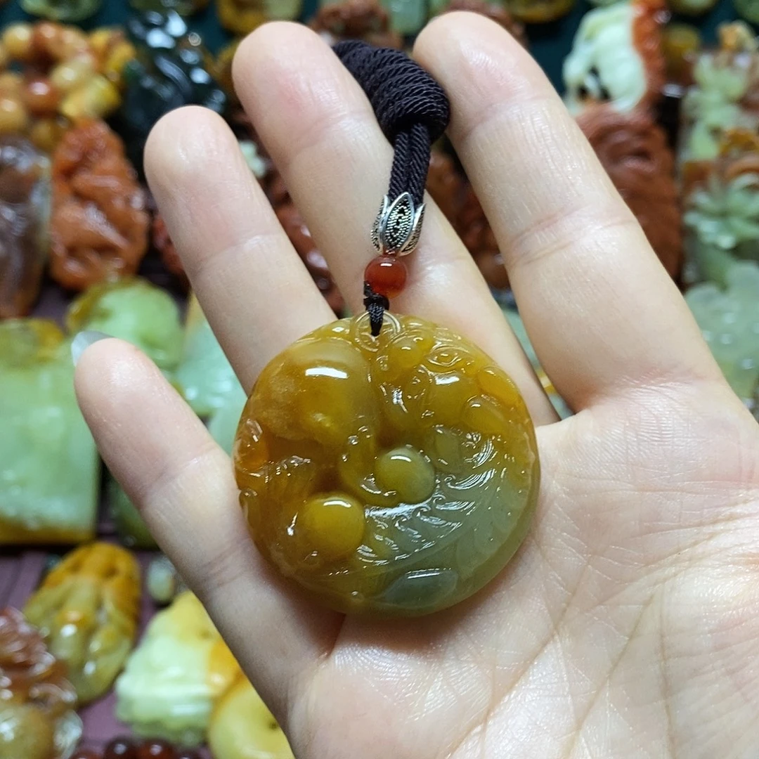 岫玉未镶嵌吊坠(赠链)