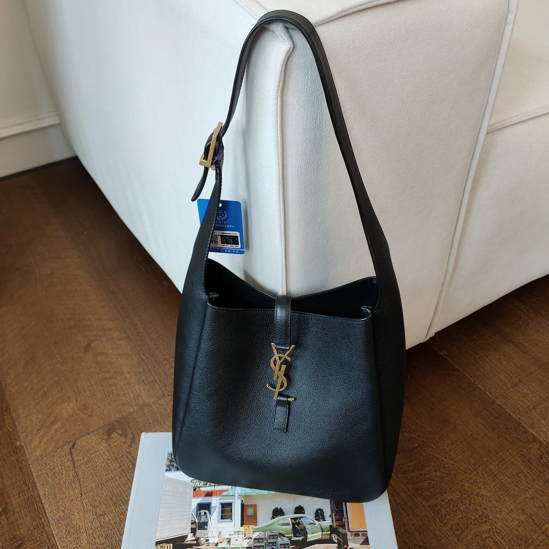 95新 YSL/圣罗兰 Azul-黑金牛皮Le5a7小号hobo水桶单肩包/47825