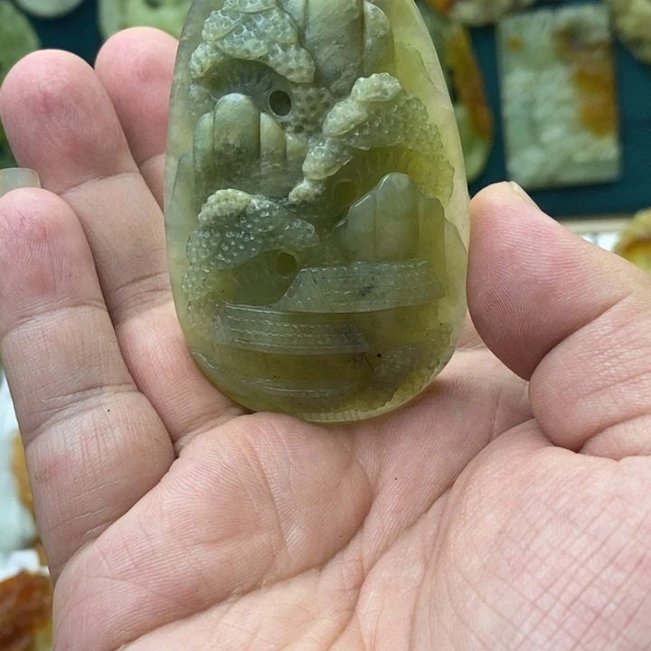 蛇纹石玉未镶嵌颈饰