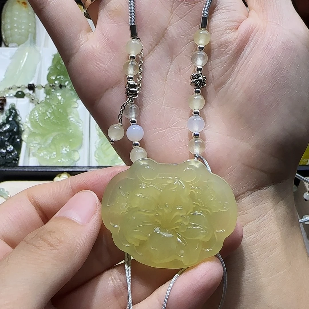 蛇纹石玉未镶嵌颈饰