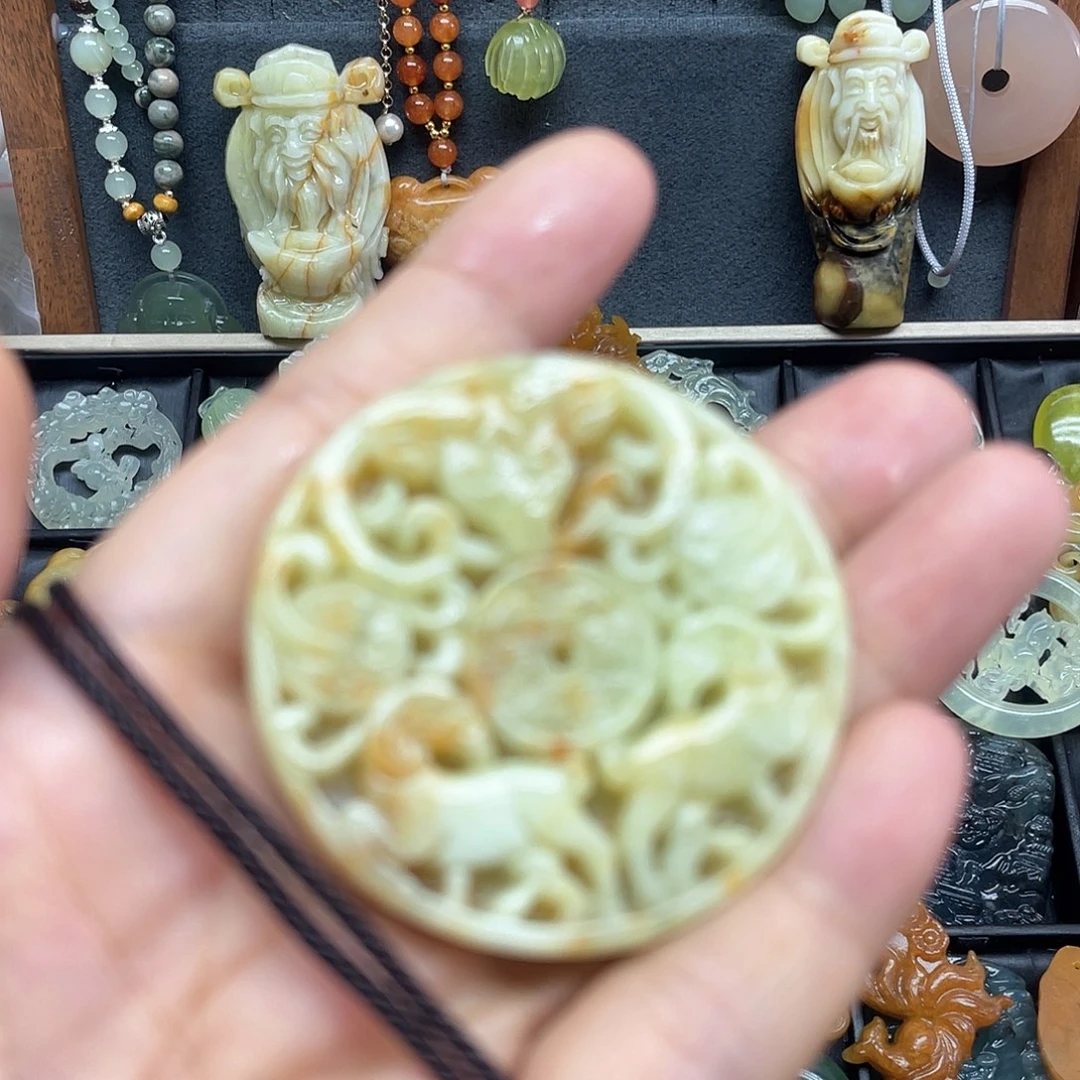 未镶嵌蛇纹石玉颈饰