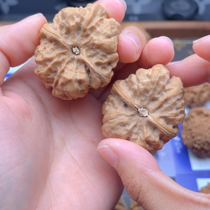 司***2吊坠桃核35.5蛙 043