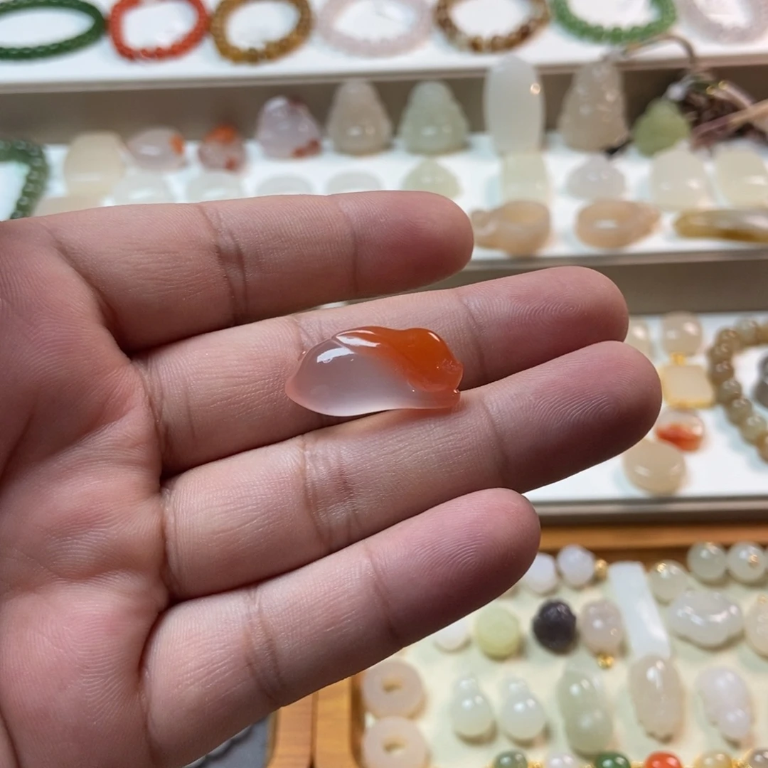 颈饰未镶嵌南红玛瑙