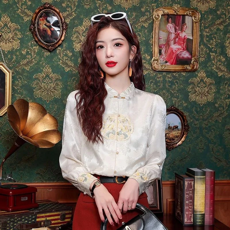 新中式国风盘扣衬衫女春季2025新款别致女士衬衣气质高级刺绣上衣