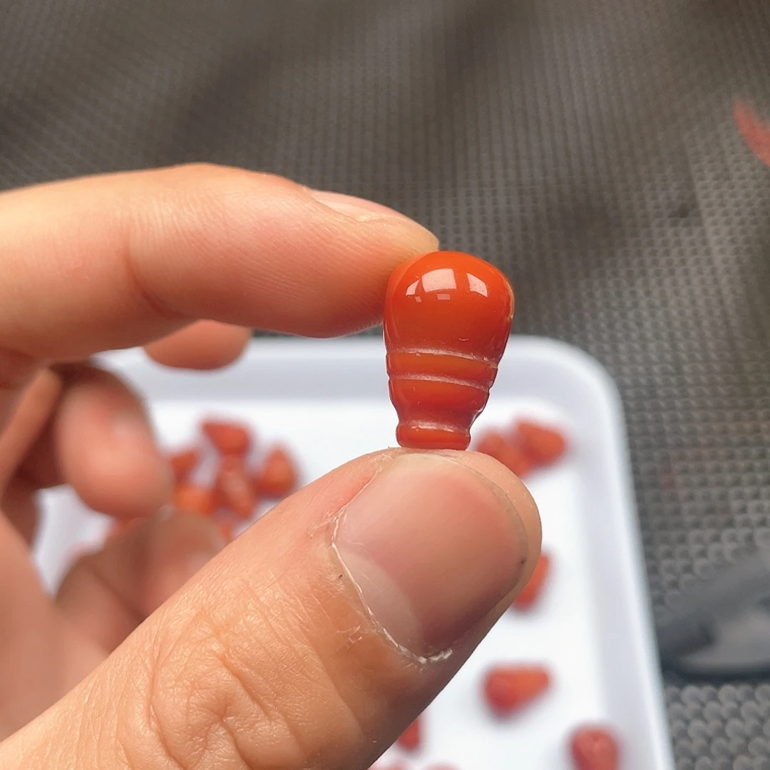 南红玛瑙未镶嵌4号 11*17柿子红三通一颗