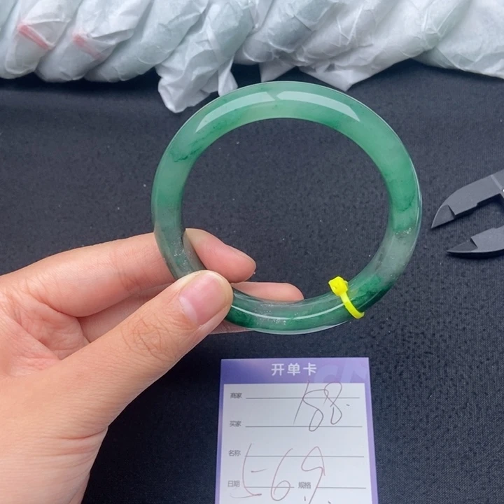 石英质玉（非洲翠）手镯未镶嵌188