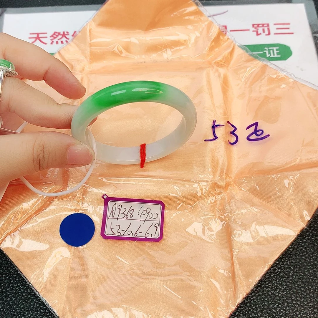 翡翠手镯未镶嵌缅甸翡翠