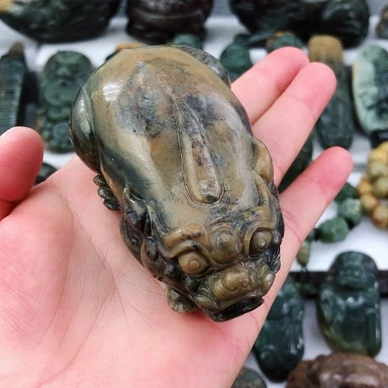 未镶嵌岫岩河磨玉（透闪石质玉）把件
