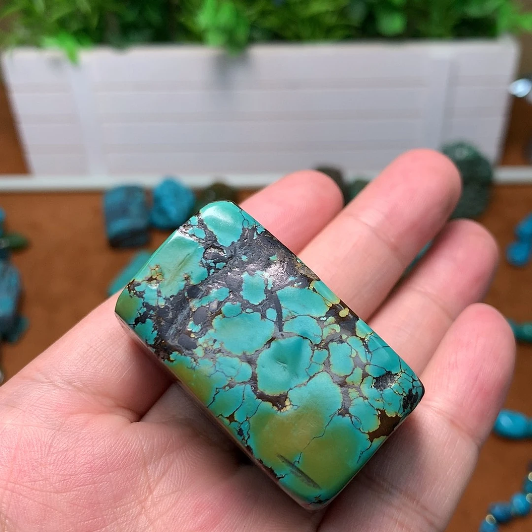****星绿松石未镶嵌颈饰