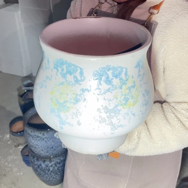 紫砂花盆口22高26瑕疵瑕疵