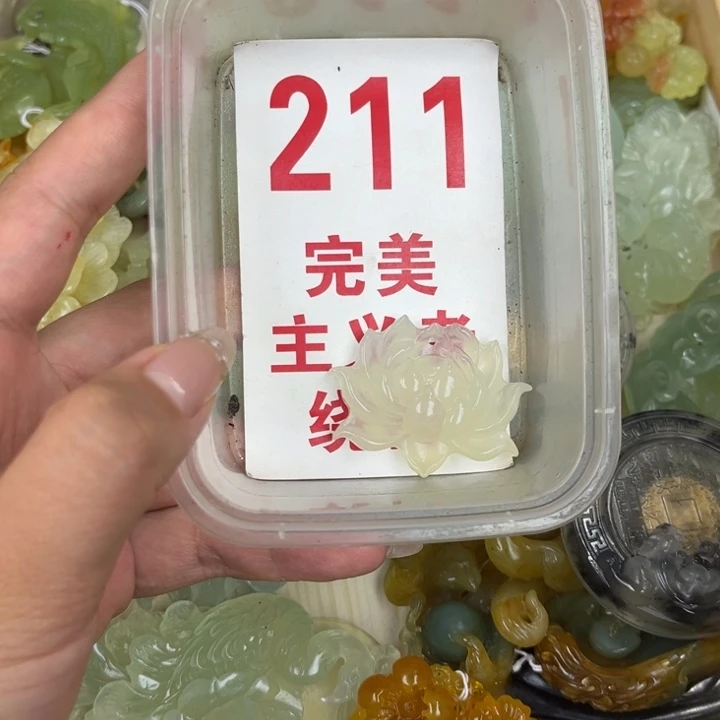 蛇纹石玉足银镀金镶嵌颈饰