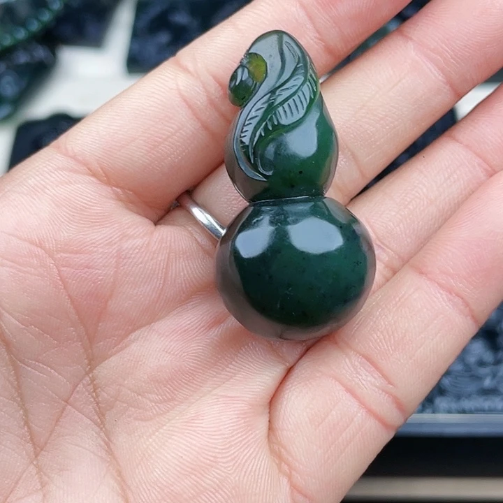 蛇纹石玉未镶嵌挂件